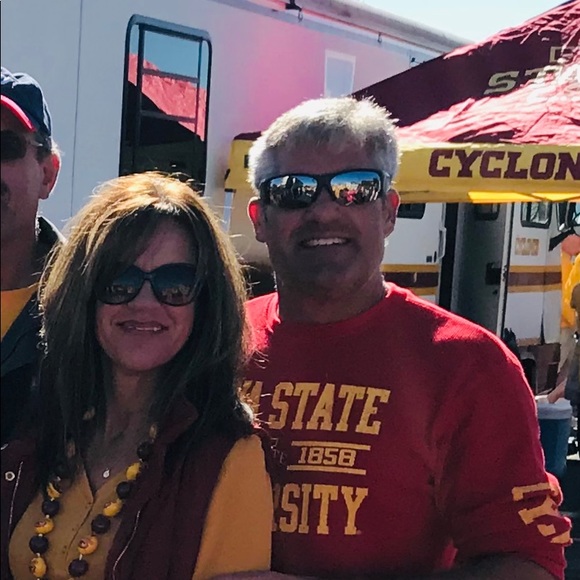 Meet your Posher, Jennifer - Picture 1 of 1